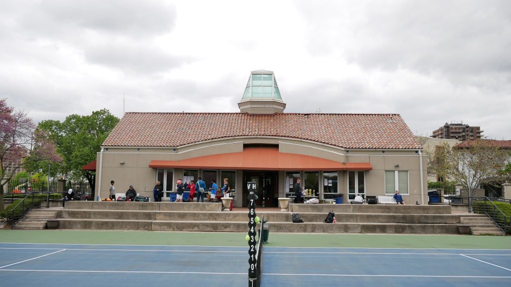PlazaTennisCenterClubhouse